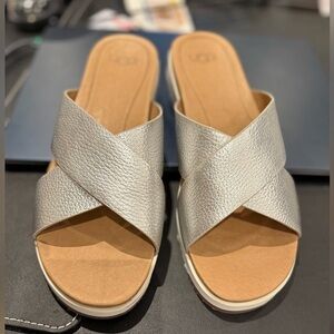 UGG Kari Metallic Sandals - Leather Size 7.5 US